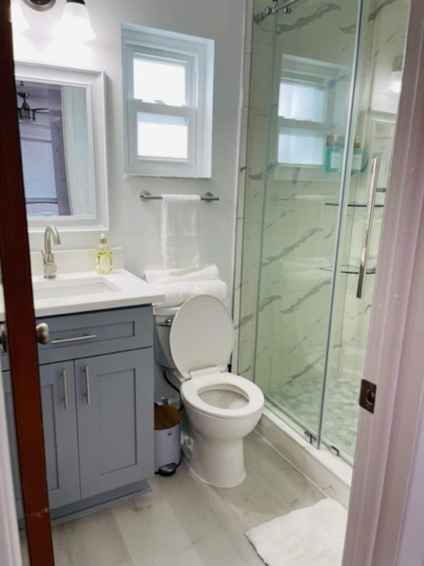 Walk Everywhere! 1-Bedroom Gem In Downtown Hub Нью-Порт-Річі Екстер'єр фото