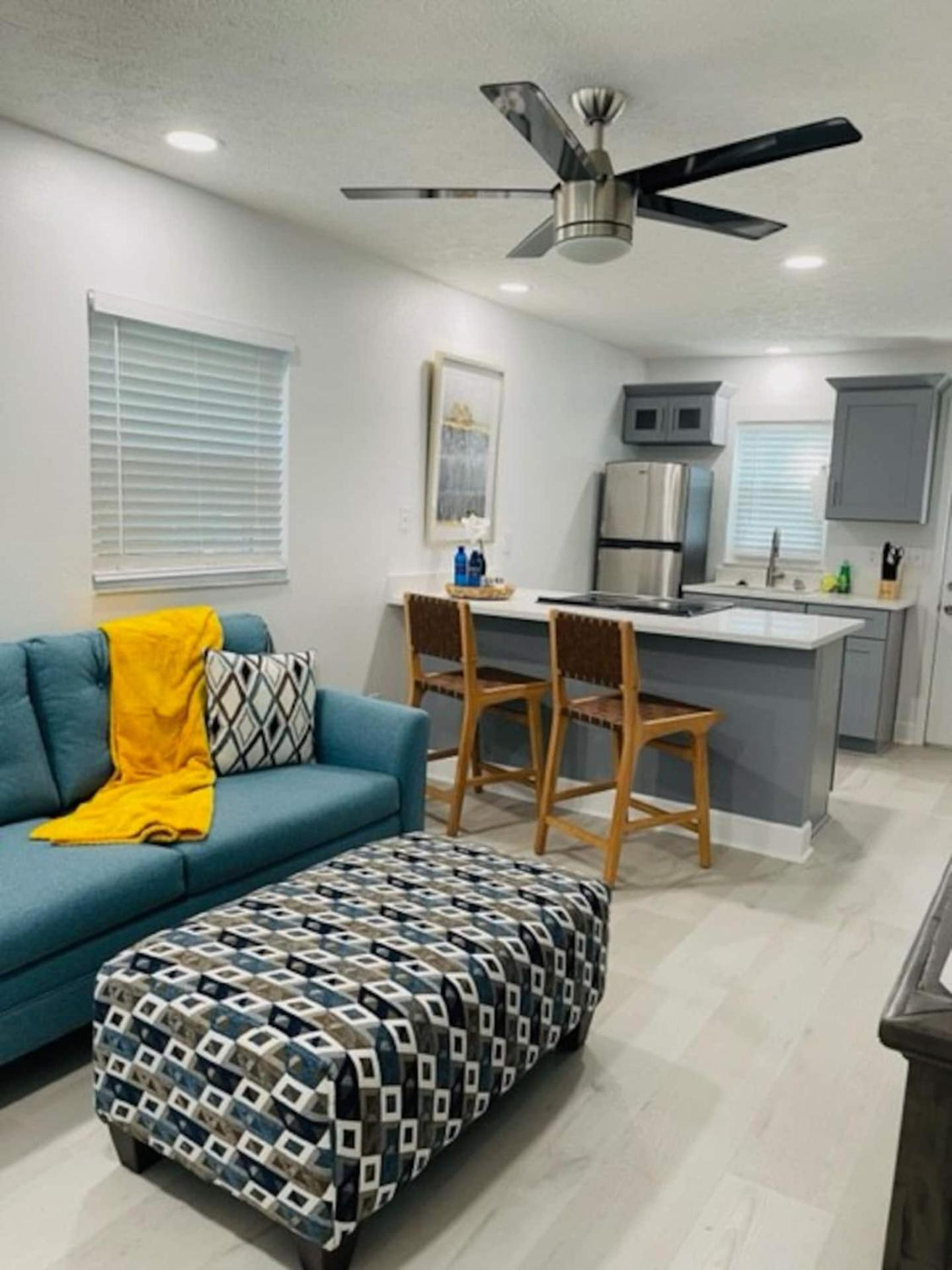 Walk Everywhere! 1-Bedroom Gem In Downtown Hub Нью-Порт-Річі Екстер'єр фото